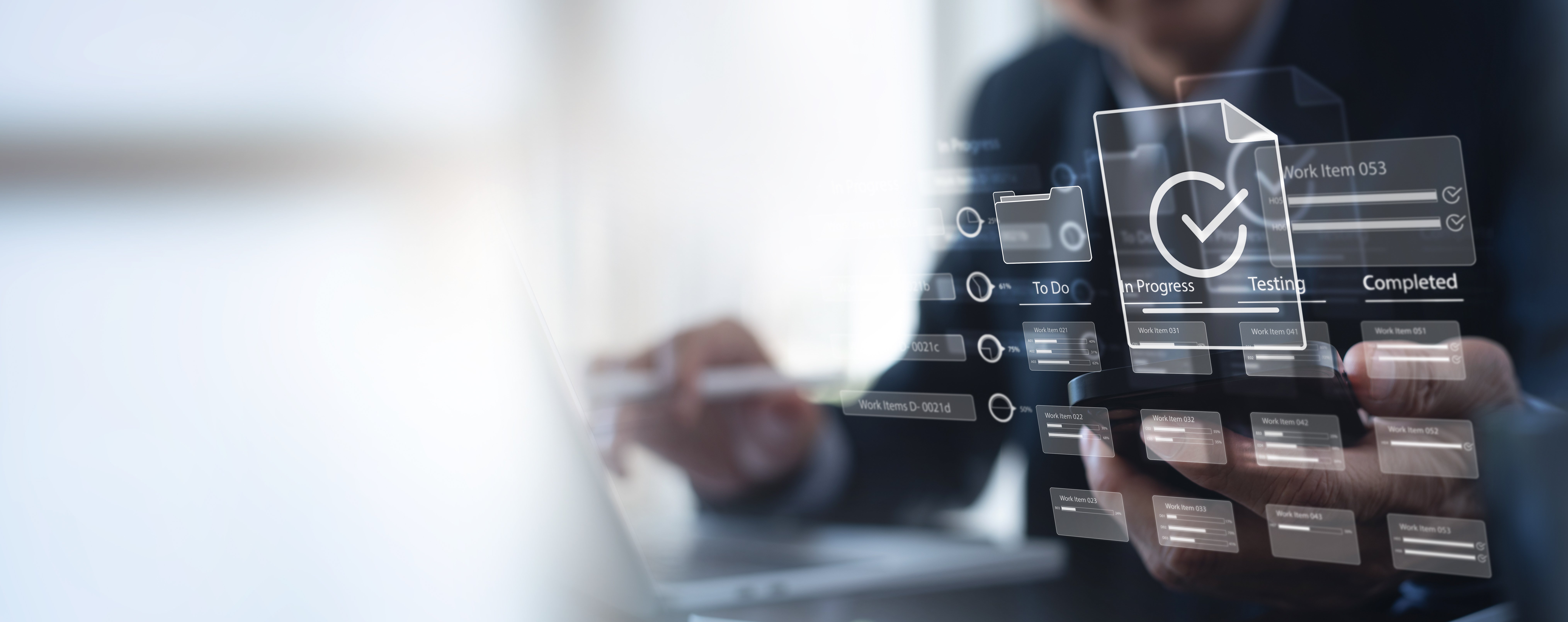 pessoa utilizando ferramenta kanban