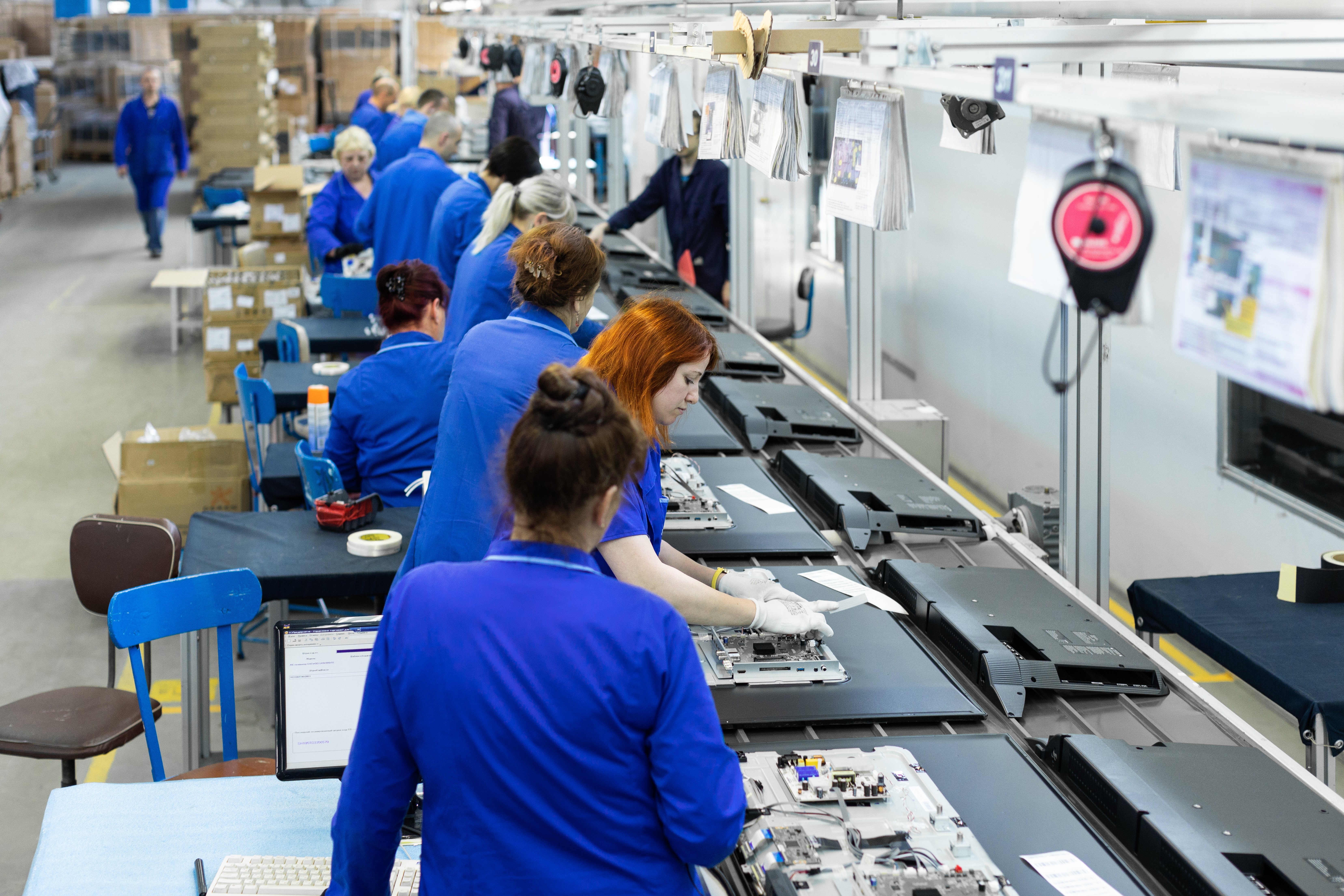workshop-assembring-televisions